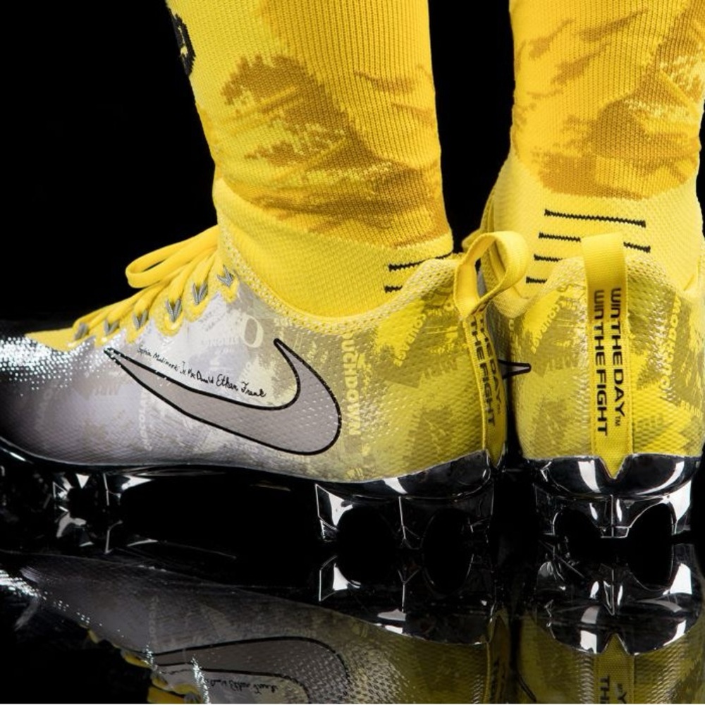 Nike Oregon Stomp Out Cancer Cleats 2017 - Alpha Menace Pro Low TD.